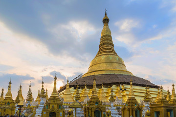 Fototapeta premium Shwe-dagon pagoda, Yangon, Myanmar