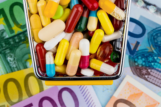 Tabletten, Einkaufswagen, Euroscheine