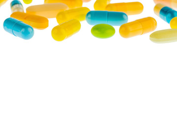 Tabletten auf hellem Hintergrund