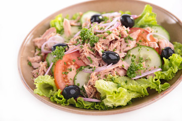 tuna salad with tomato
