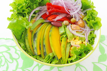 新鮮なサラダ