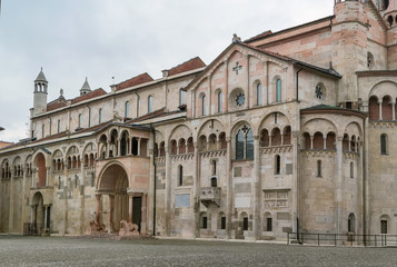 Fototapeta na wymiar Modena Cathedral, Italy