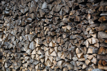 Holzstapel auf Wiese2