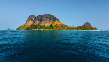 Fototapeta na wymiar Tropical island and blue sea
