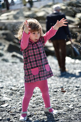 bimba il riva al mare