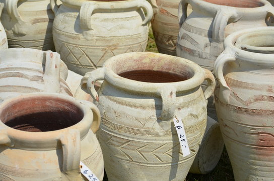 Amphoren als Gartendekoration