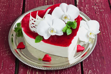 cake in the form of heart