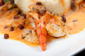 garnelen mit chorizo, muscheln und Paprikaschaum