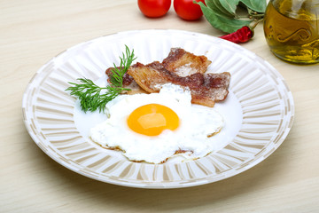 Breakfast - egg with bacon