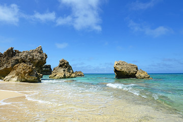 さわやかな空と美しいビーチ