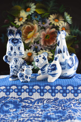 гжель заяц, петух, корова и тигренок