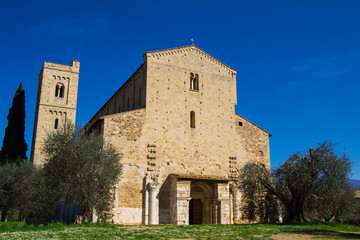 Fototapeta na wymiar Abbazia di Sant'antimo in Val d'Orcia - Toscana