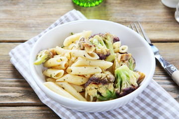 Penne with broccoli and cheese
