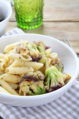 Pasta with cheese and broccoli