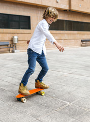 Fototapeta na wymiar Skateboarder kid