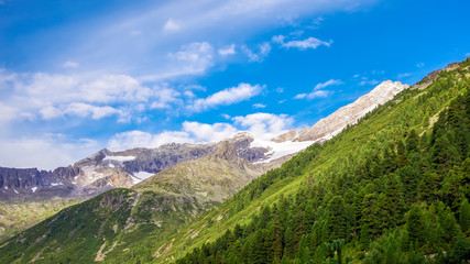 Fototapeta na wymiar Bright colors of Alps