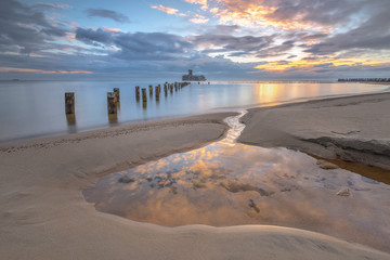 Fototapeta Morze,  plaża o wschodzie słońca obraz