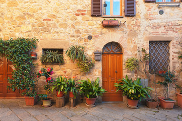 Fototapeta na wymiar Beautiful and picturesque streets of the Tuscan small town, Pien