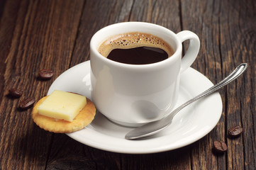 Coffee and crackers with cheese