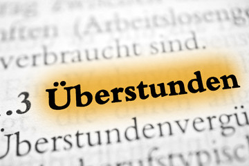 Fototapeta premium Überstunden - gelb markiert