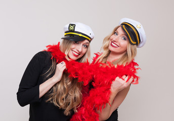 Frauen machen Foto vor Photobooth © Christian Schwier