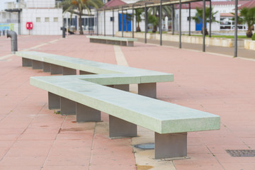 Banco en zig zag.