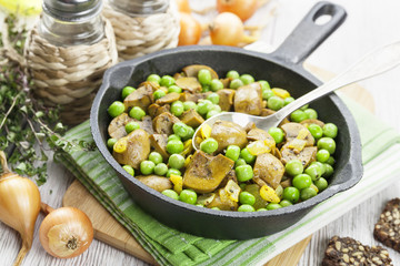 Kidneys with green peas and curry