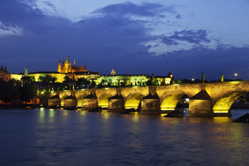 Obraz premium Charles bridge at night. Prague