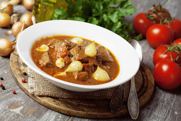 Stewed beef with onions and tomatoes, stifado