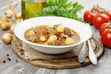 Stewed beef with onions and tomatoes, stifado