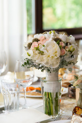 pastel wedding bouquet