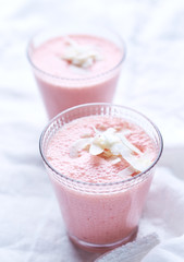 Strawberry smoothies with yogurt and coconut