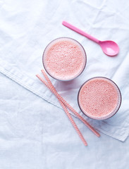 Strawberry smoothies with yogurt