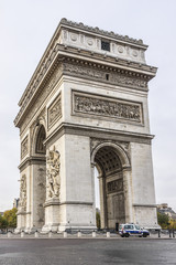 Fototapeta na wymiar Arc de Triomphe de l'Etoile on Charles de Gaulle Place, Paris