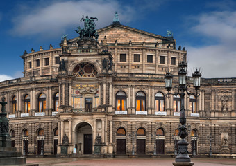 Fototapeta na wymiar The Semper Opera House in Dresden