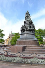 Obraz premium Monument to Catherine the Great on Ostrovsky Square.