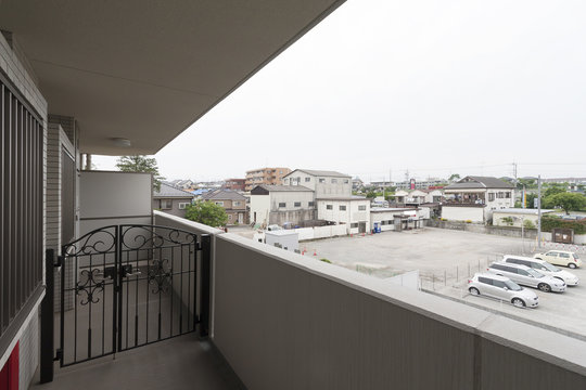 マンションの共用廊下とポーチ　専有部分　ノンスリップシート