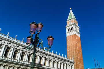 Fototapeta na wymiar Italien, Venedig. Markusplatz und Campanile