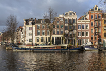 Fototapeta na wymiar Canal houses Zwanenburgwal