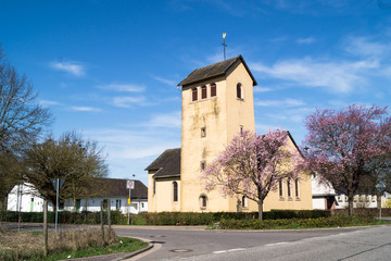 Fototapeta na wymiar Kirche in Ballern