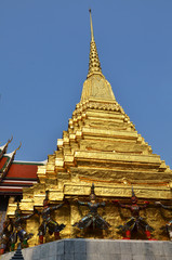 Fototapeta premium Golden pagoda in Grand Palace