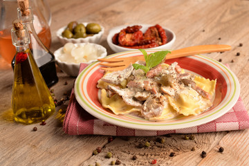 RAVIOLI WITH MUSHROOMS AND BACON