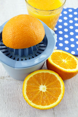 presse-fruit et oranges