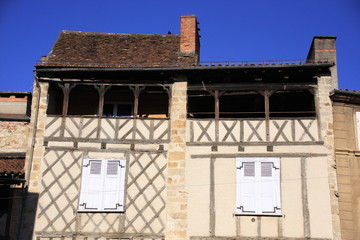 maison avec galerie et colombages