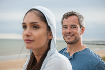 Obraz premium Portrait of a beautiful couple at the beach