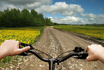 Obraz na płótnie Canvas Bike riding on a dirt road. First person view.