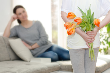Kind mit Blumen