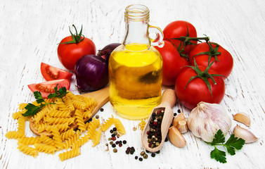 tomatoes, fusilli, garlic and olive oil