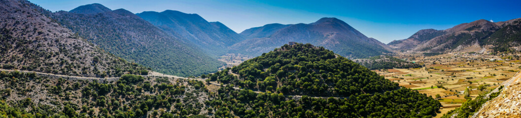 Nida-Hochebene auf Kreta mit Ruine als Panorama - obrazy, fototapety, plakaty