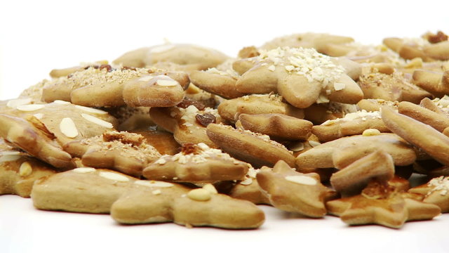 heap of lebkuchen looping on white closer